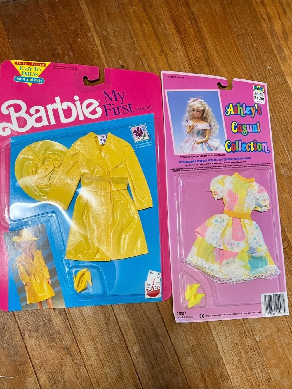 Barbie Vintage Outfits Yellow Raincoat Outfit with Hat & Shoes and Dress New